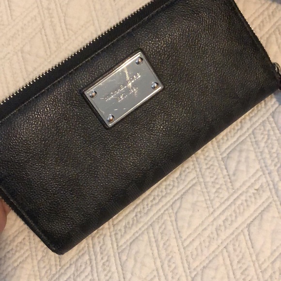 Michael Kors purse and wallet - Picture 5 of 6